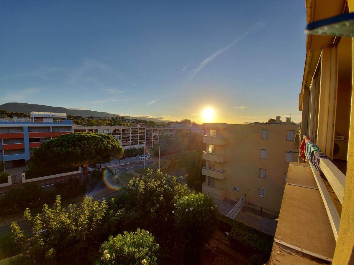 T2-Clim-Fibre-Garage 2,30 X 4,95 X 1,90 A La Faviere Apartman Bormes-les-Mimosas Kültér fotó